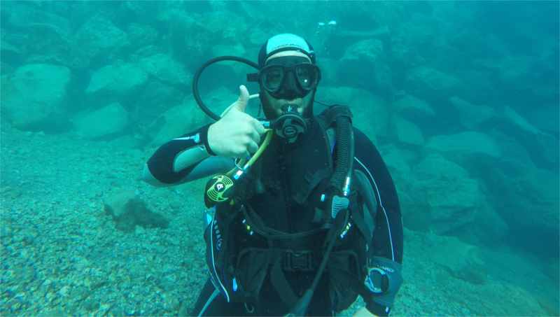 Señales de buceo de ascender