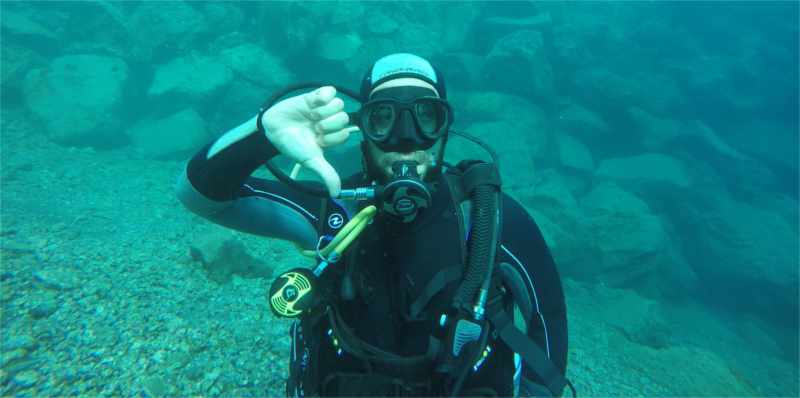 Señales de buceo de descender