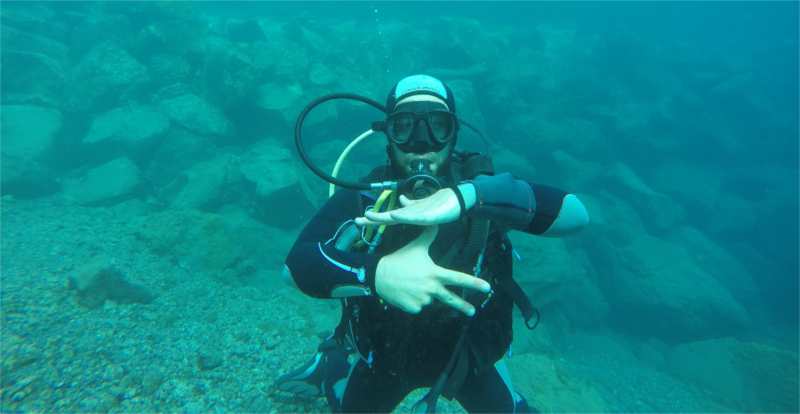 Seeñales de buceo de Parada de seguridad